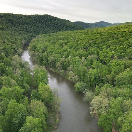 River Walk Cottage - Hot Tub - Pet Friendly - Swing - Screen Porch - River Access - Fire Pit - Wifi - Grill - Deck - King Bed Great Cacapon Zewnętrze zdjęcie