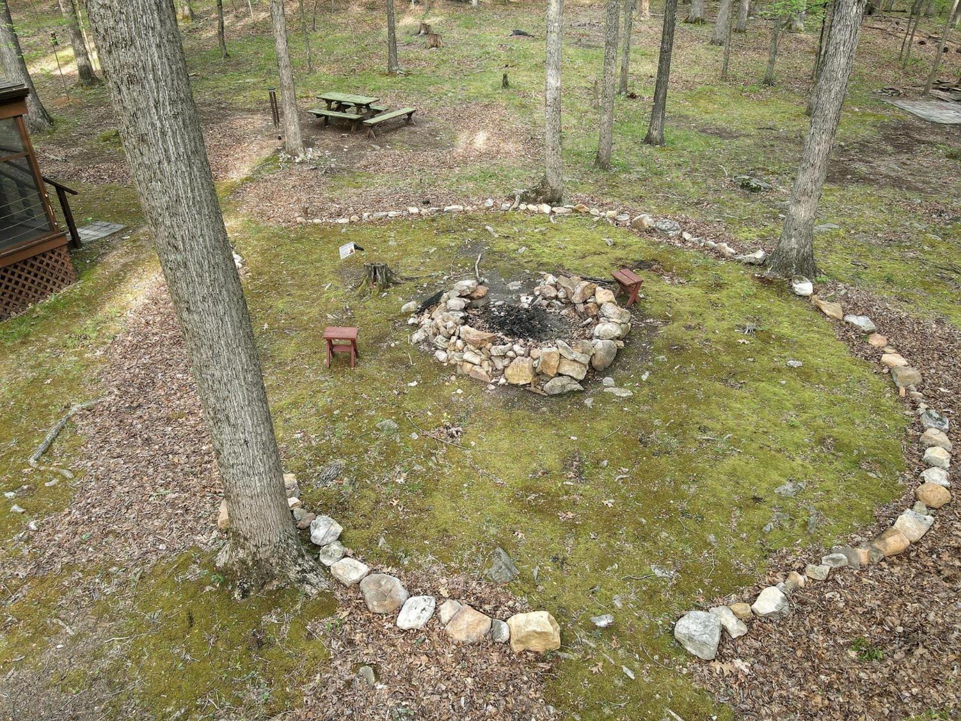 River Walk Cottage - Hot Tub - Pet Friendly - Swing - Screen Porch - River Access - Fire Pit - Wifi - Grill - Deck - King Bed Great Cacapon Zewnętrze zdjęcie